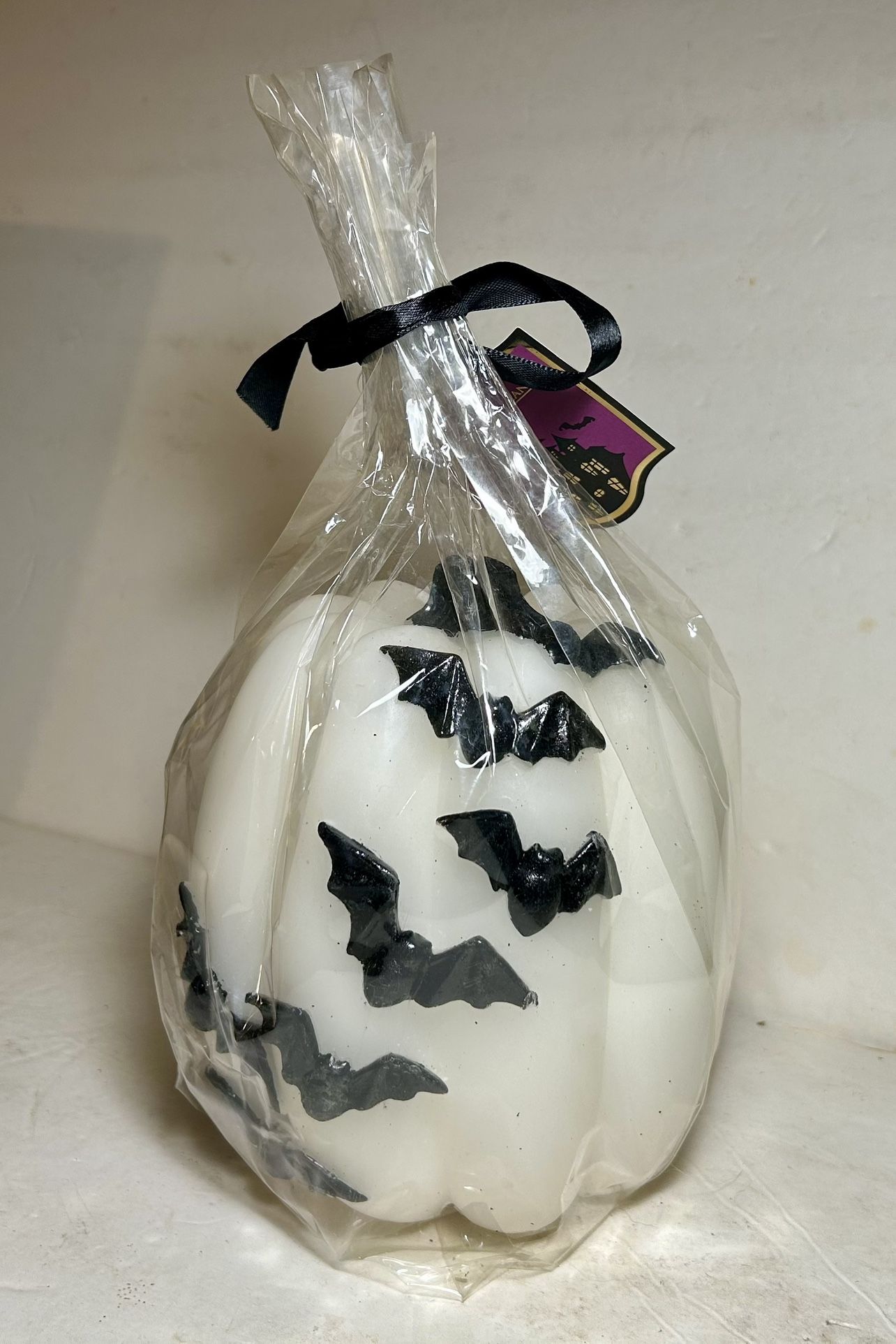 Halloween Large White Pumpkin Candle With Raised Black Bats New With Tags
