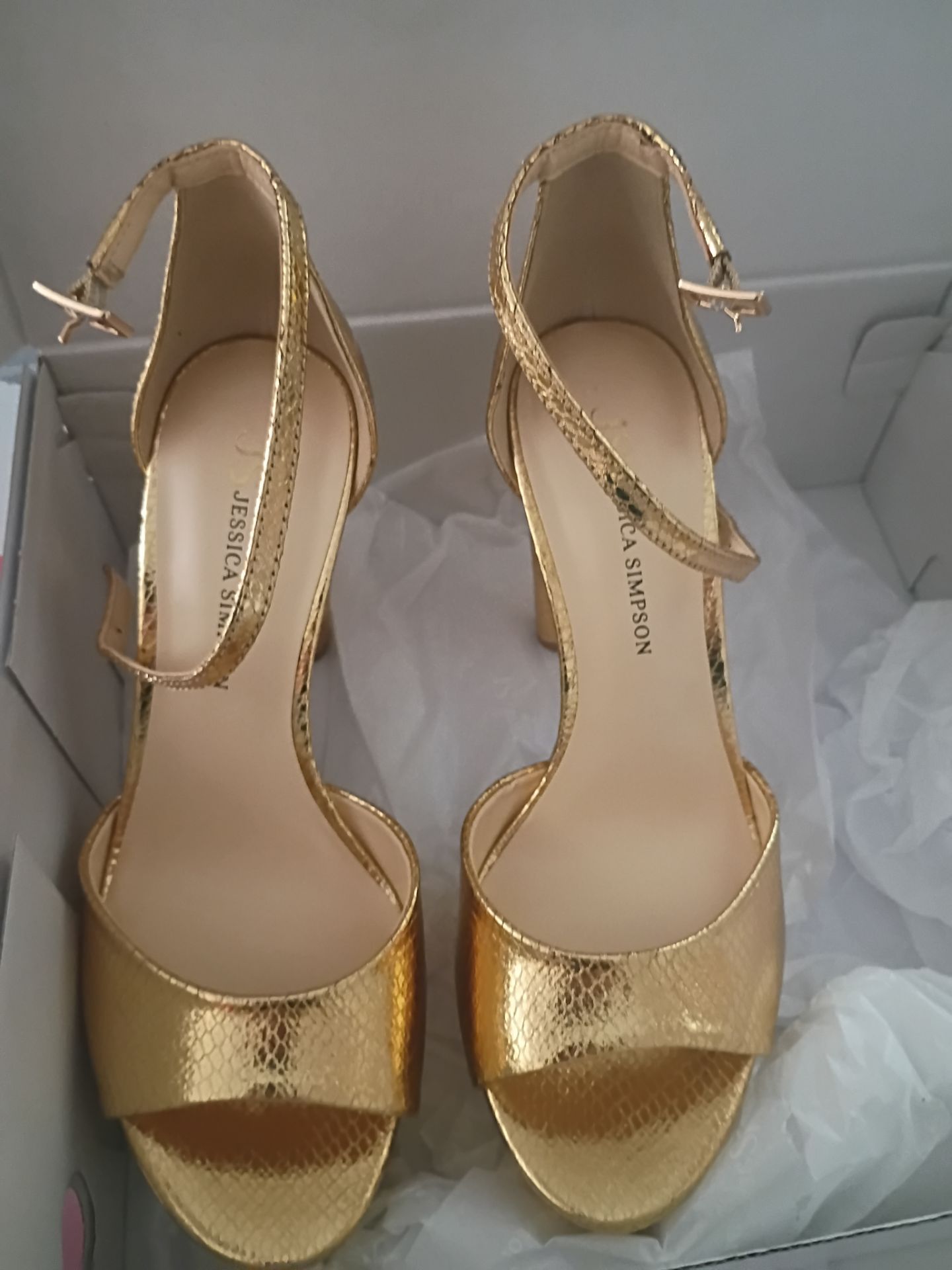 Block heel pumps