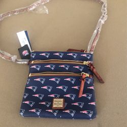 Official NFL Patriots Triple Zip Crossbody New