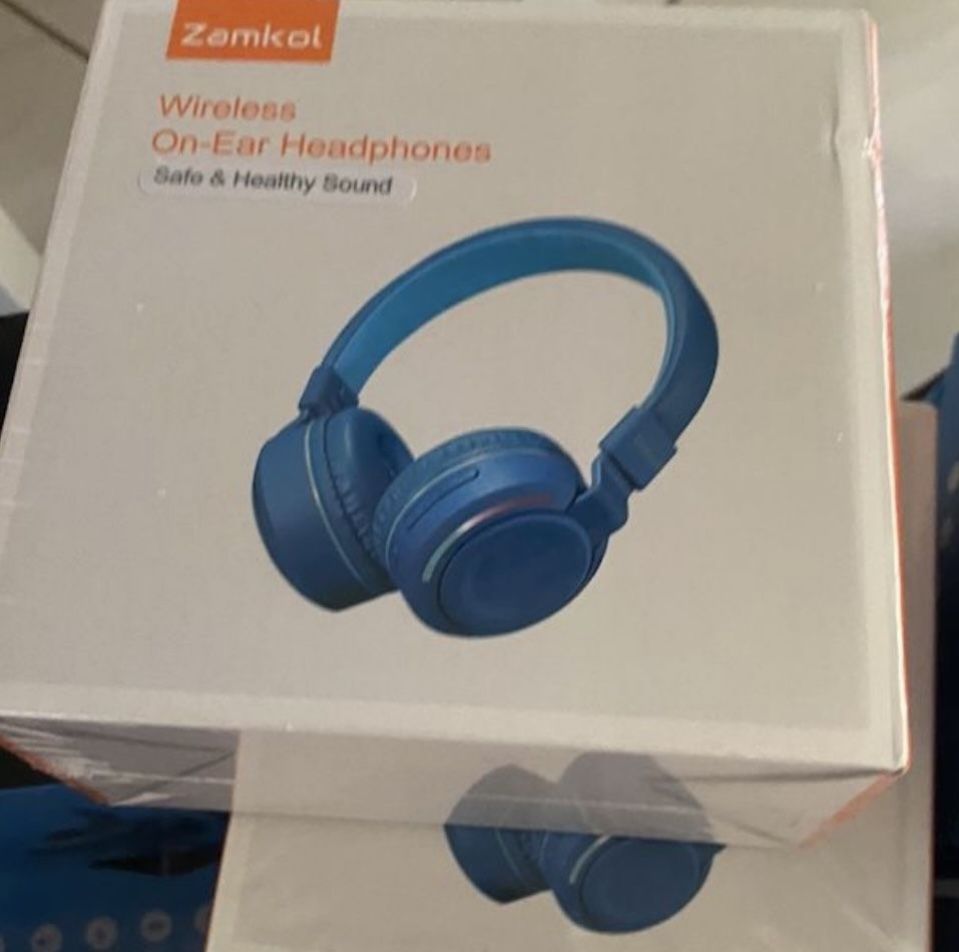 NEW WIRELESS Kids Headset LED Lights Microphone