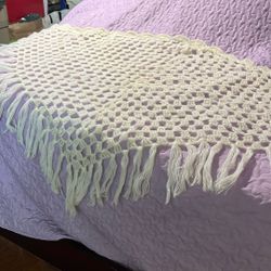 HAND KNITTED SHAWL 