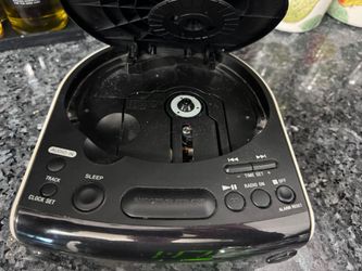 Alarm Radio, CD Player, 2 Alarms