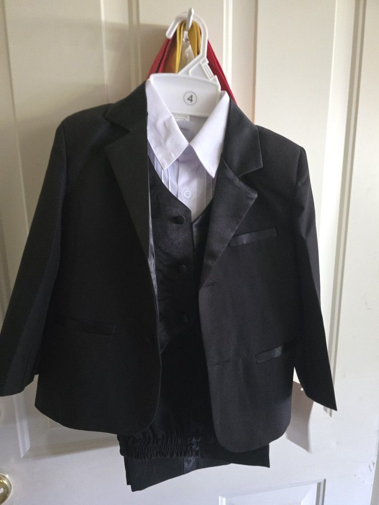 Boys Two Piece Tuxedo Set