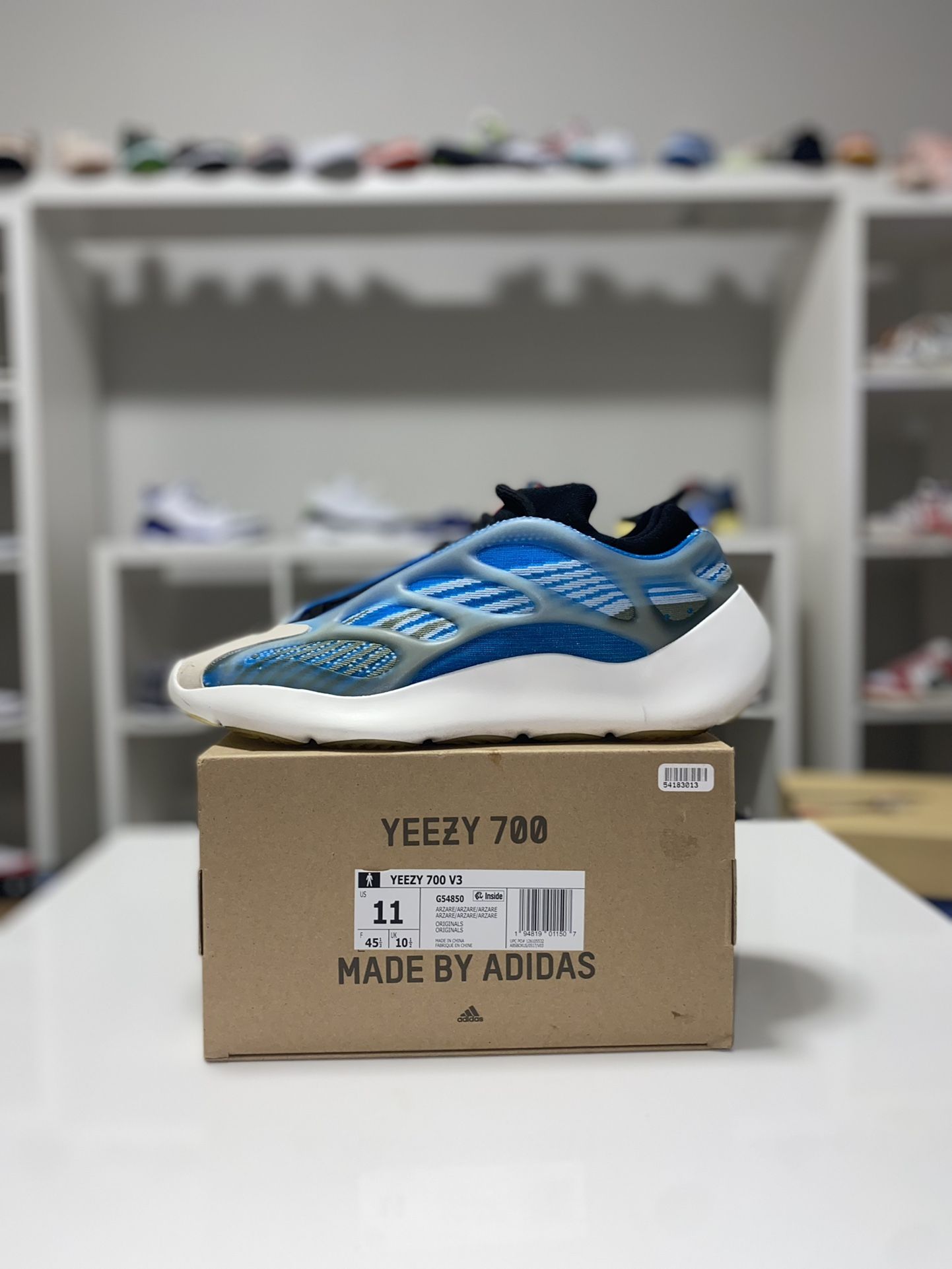 Yeezy 700v3 Arzareth Size 11 for Sale in Aventura, FL - OfferUp