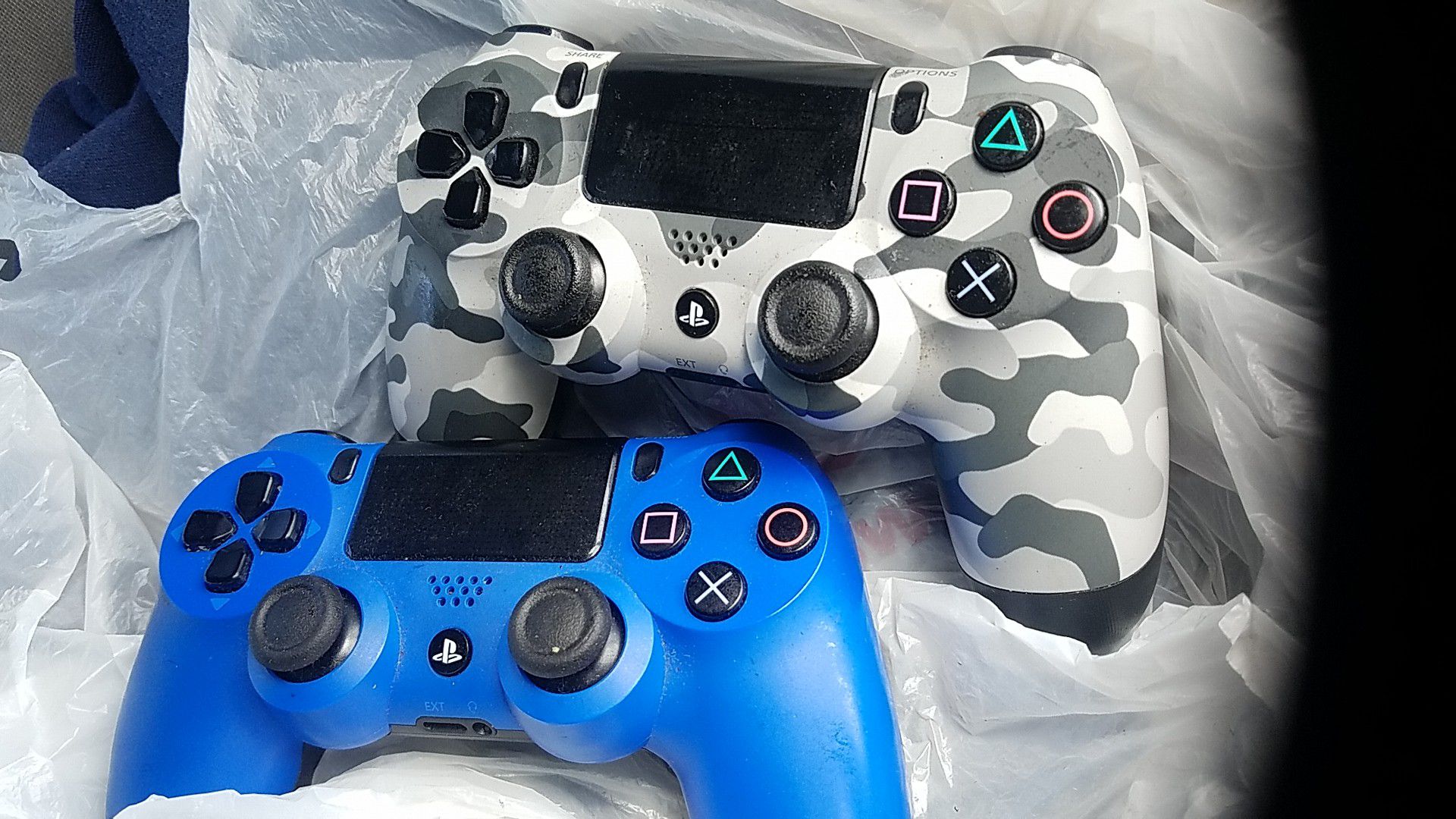 2 Wireless Sony Dualshock 4 v1 PS4 controllers