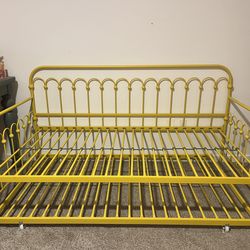 Twin Metal Trundle Bedframe