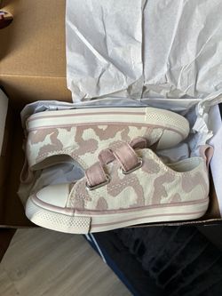 Girls Converse