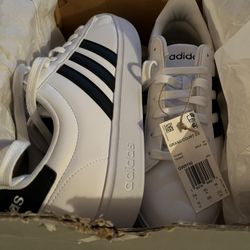 Men’s Adidas grand Court, 2.0. NIB