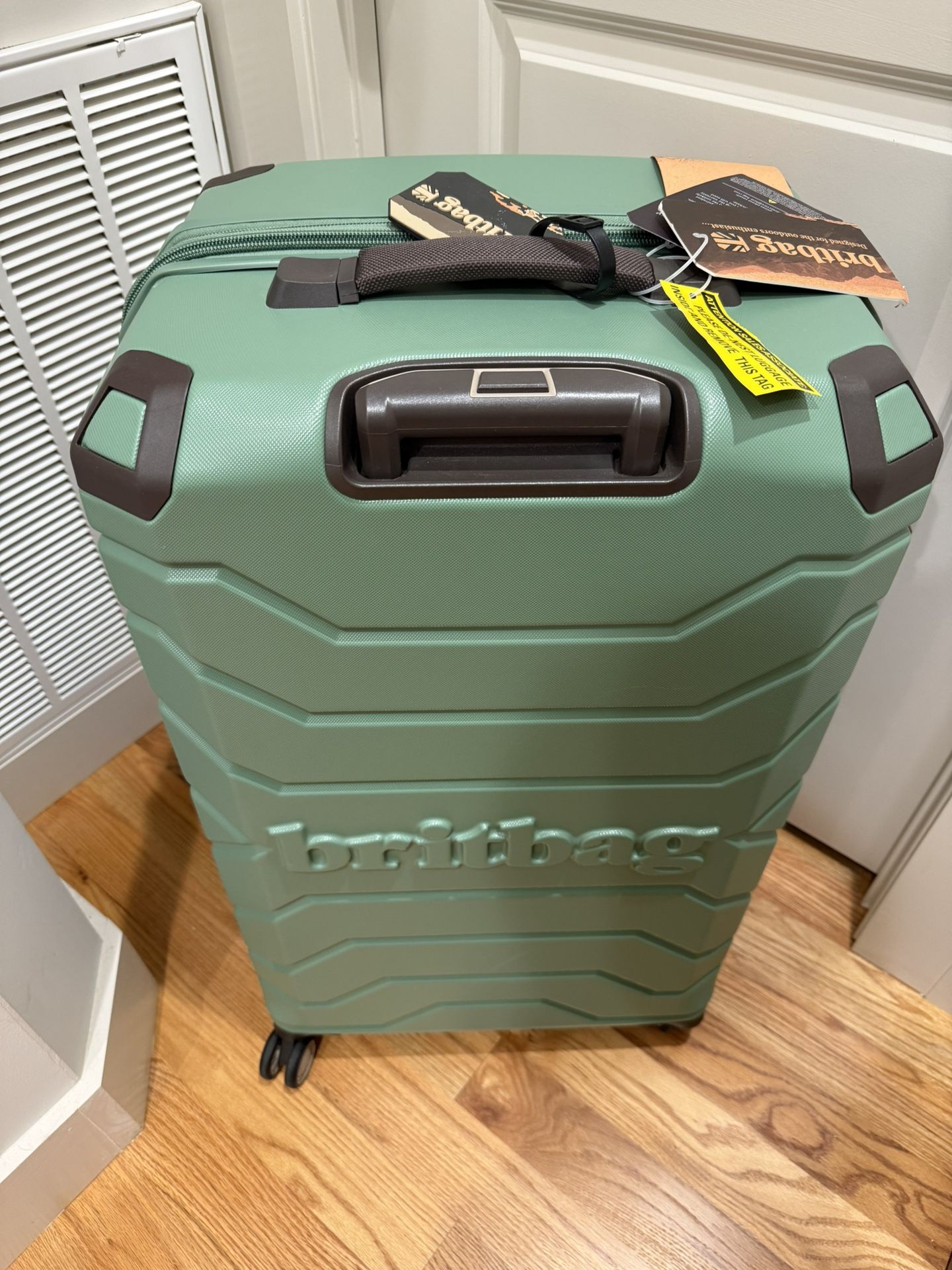 Britbag 32” Luggage Spinner
