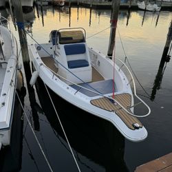 19ft Center Console 