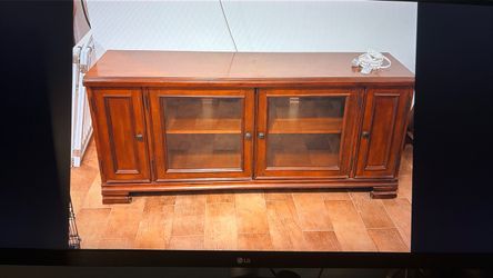Entertainment center