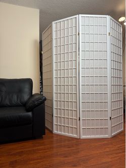 White privacy screen room divider