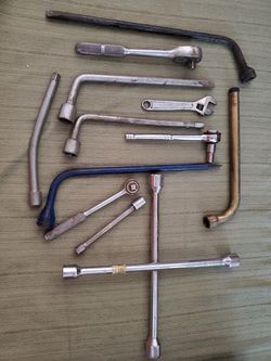 12 Mechanics Tools.. Please see photos