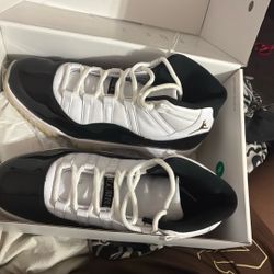 Jordan 11 Black And White Gold