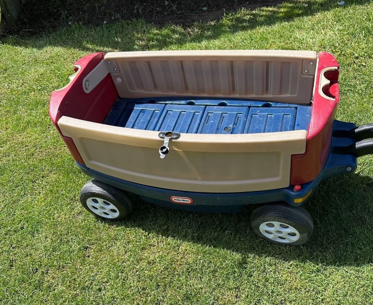 Little Tikes Deluxe Ride And Relax Wagon