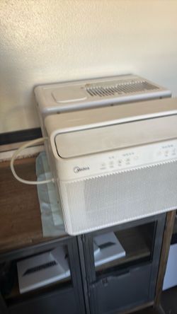 Air conditioner 170$8000btus ice cold