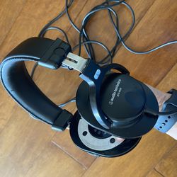 Audio-technica headphones (ATH-M30)