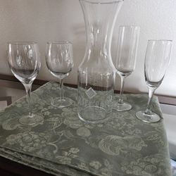 36 Wine Glasses, 35 Champagne Flutes, 10 Carafes