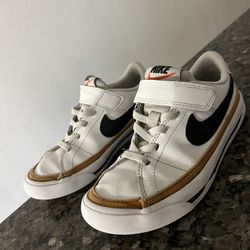 12 C Kids Nike Shoes Good Condition 👟