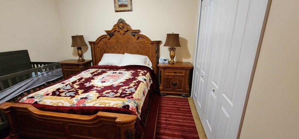 SOLID WOOD QUEEN Bedroom Set