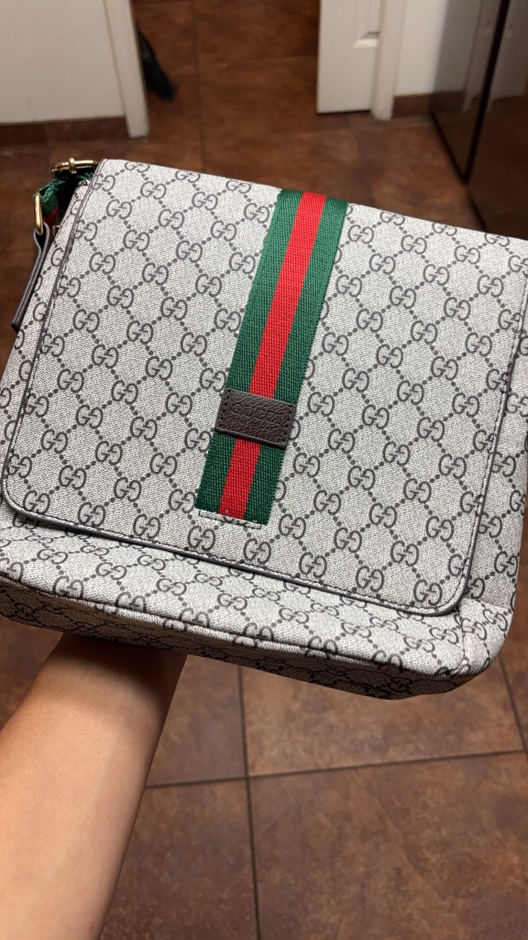 Gucci gg style messenger bag