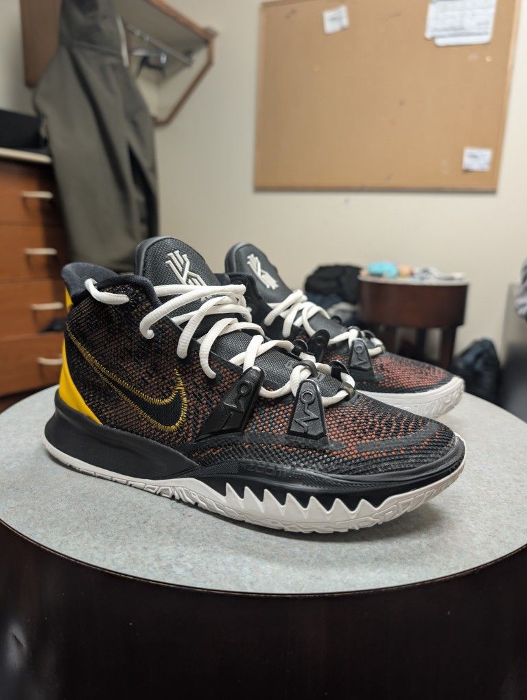 Nike Kyrie 7 ''Roswell Rayguns'' Basketball Sneakers Size 8 Adult