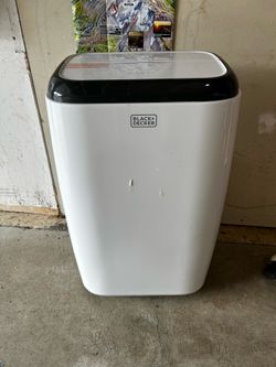AC - Free- doesn’t blow cold air