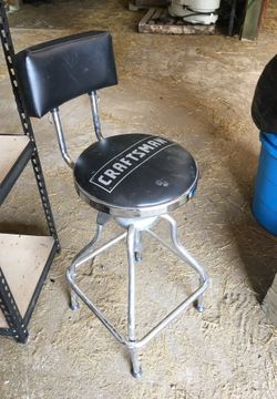 Adjustable craftsman shop chair
