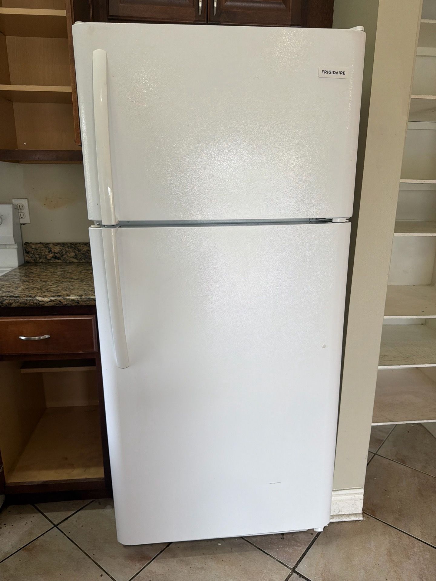 Frigidaire Top-Freezer Refrigerator
