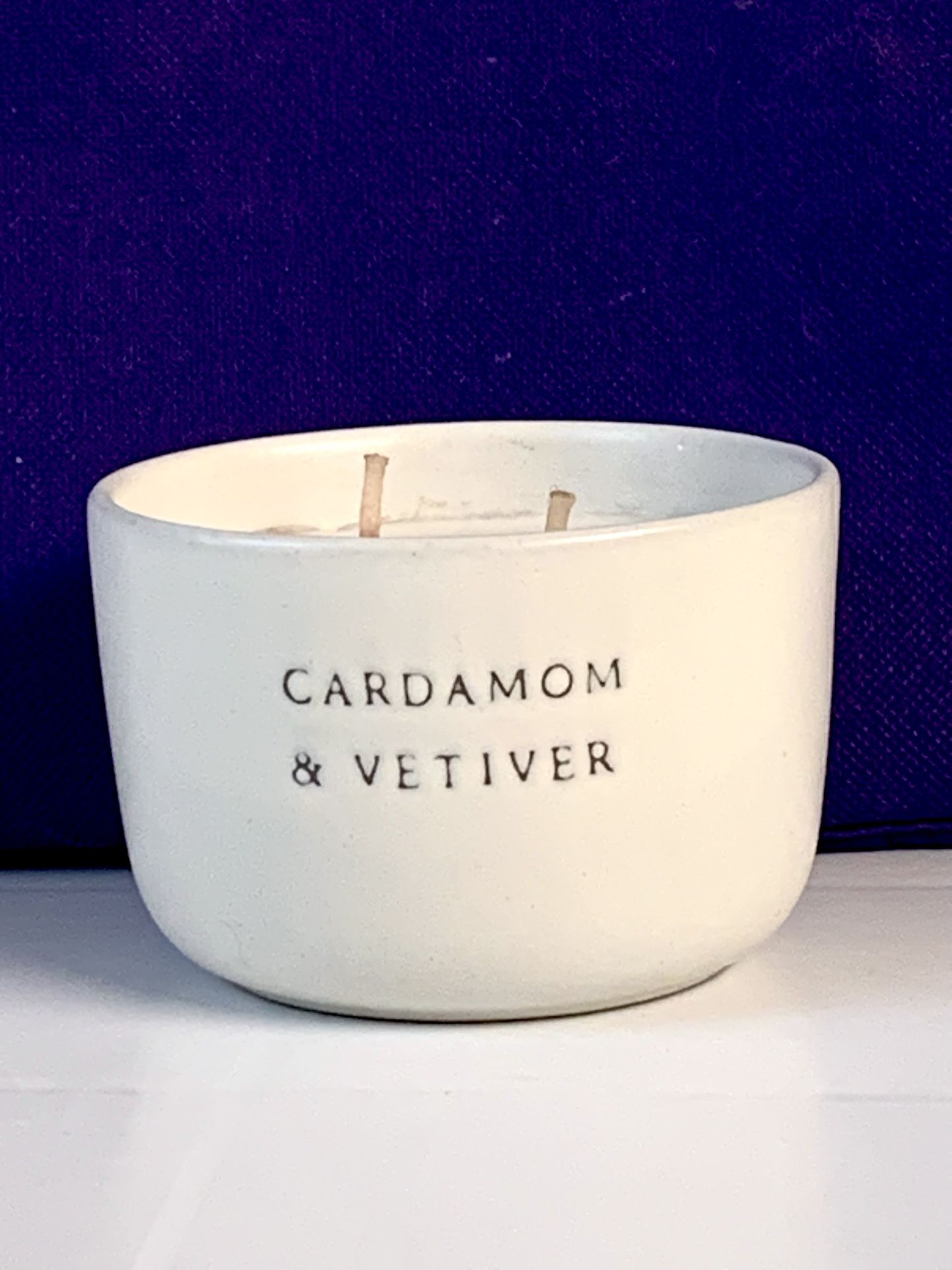 Scented Candle / Lightly Spiced And Floral