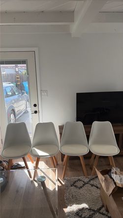 Set of 4 dining chairs