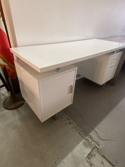 White desk 24”x60” sale! New!