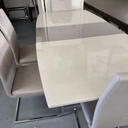 Updated Style Dining Sets @ FURNITURE LOVE ❤️ Same Day Delivery 🚚