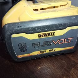 Dewalt 9ah 20v/60v Battery On Good Conditions  $100 dlls !!!!