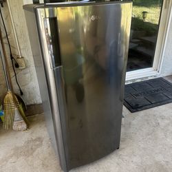 LG refrigerator single door 6 cu. ft.