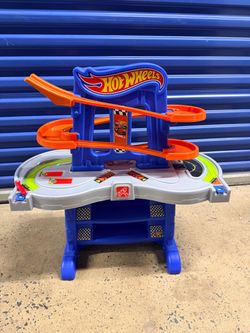 Step2 Hot Wheels Road Rally Raceway Play Table