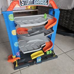 Hot Wheels City Stunt Garage playset. 