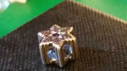 Pugster star bead