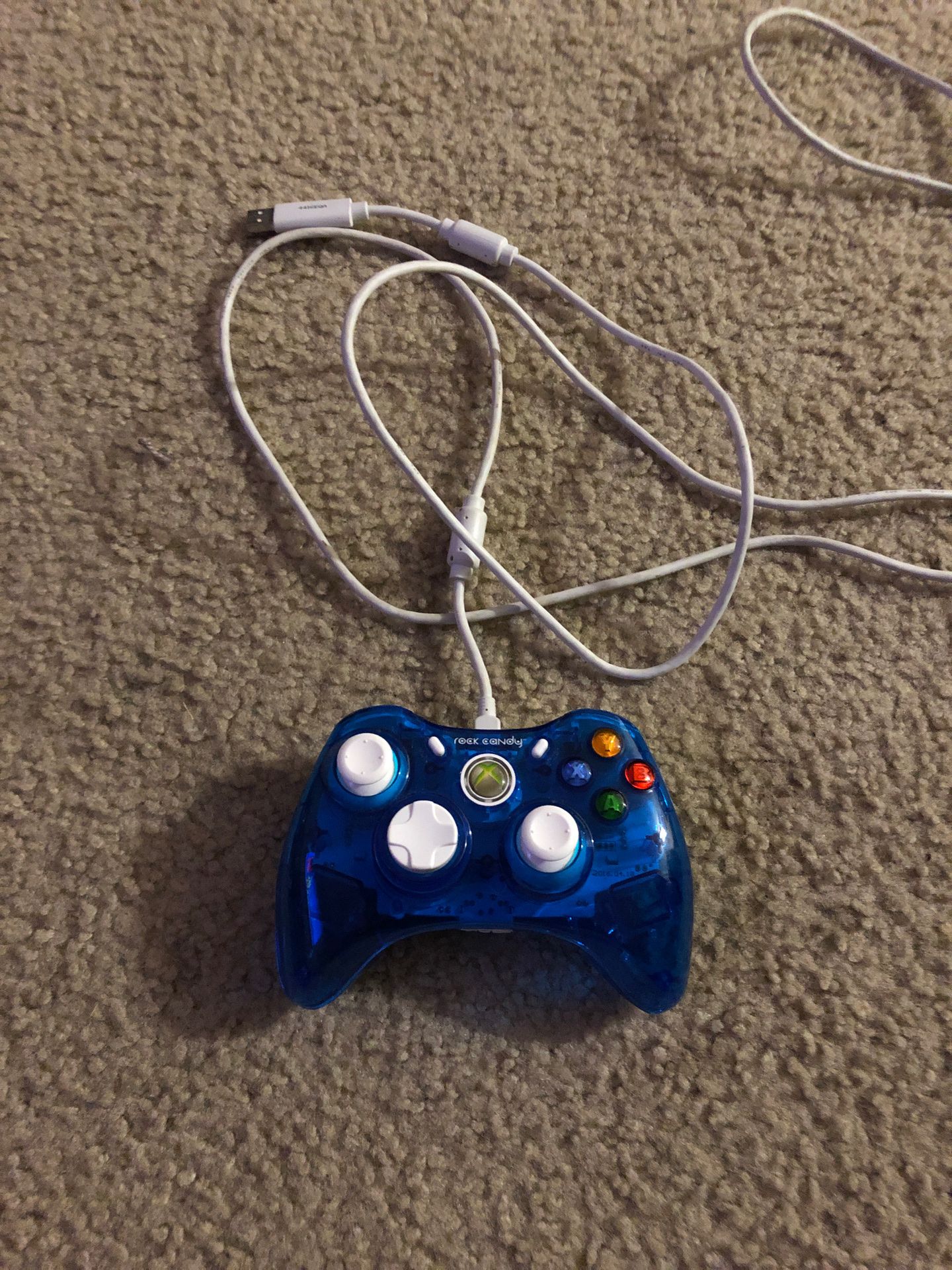 Control para Xbox 360 con cable incluido