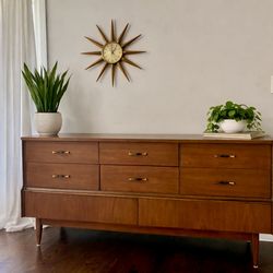 Mid century modern dresser/ credenza