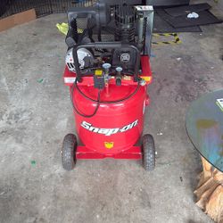 Snap On 30 G Air Compressor. 
