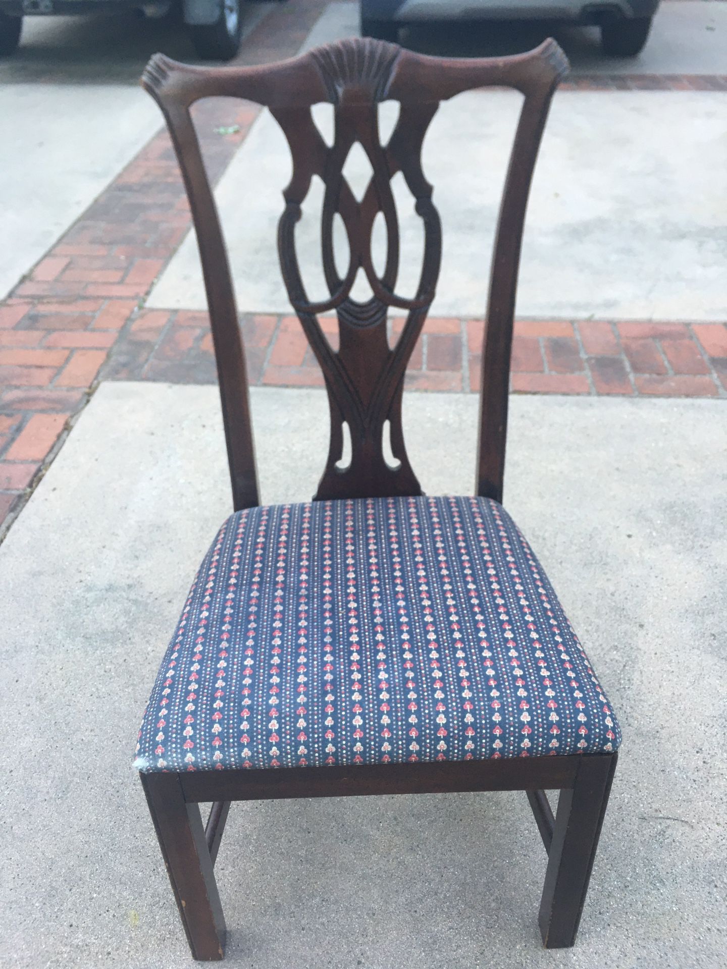WOODEN DESK CHAIR WITH BLUE PATTERN SEAT