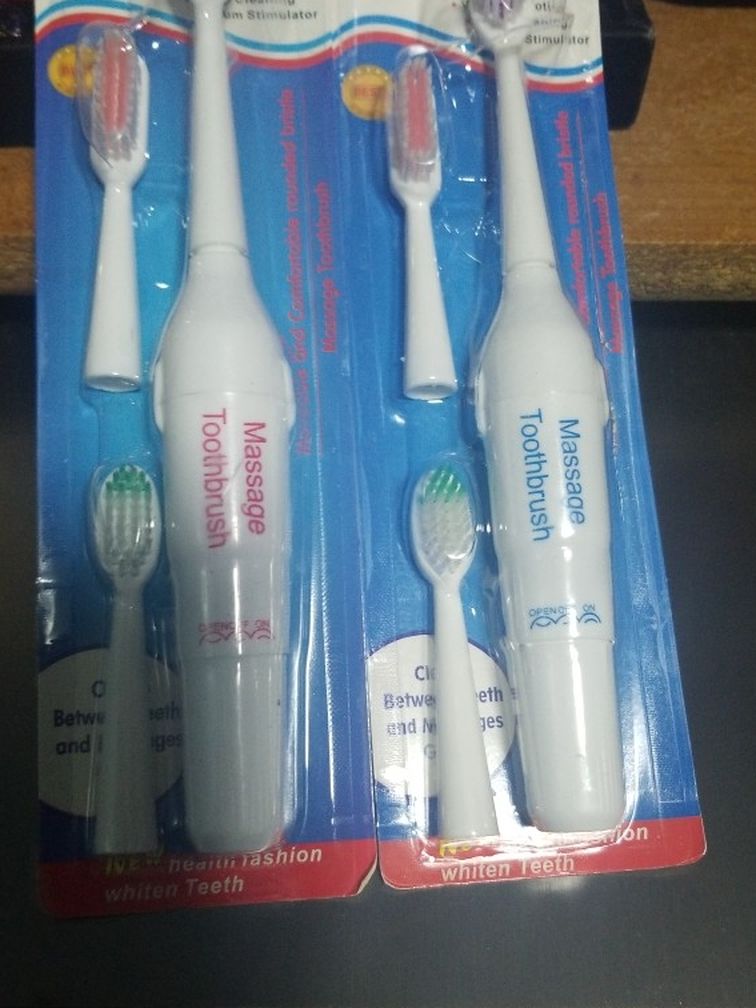 Battery Operated Toothbrushes With 2 Extra Heads AMA Approved