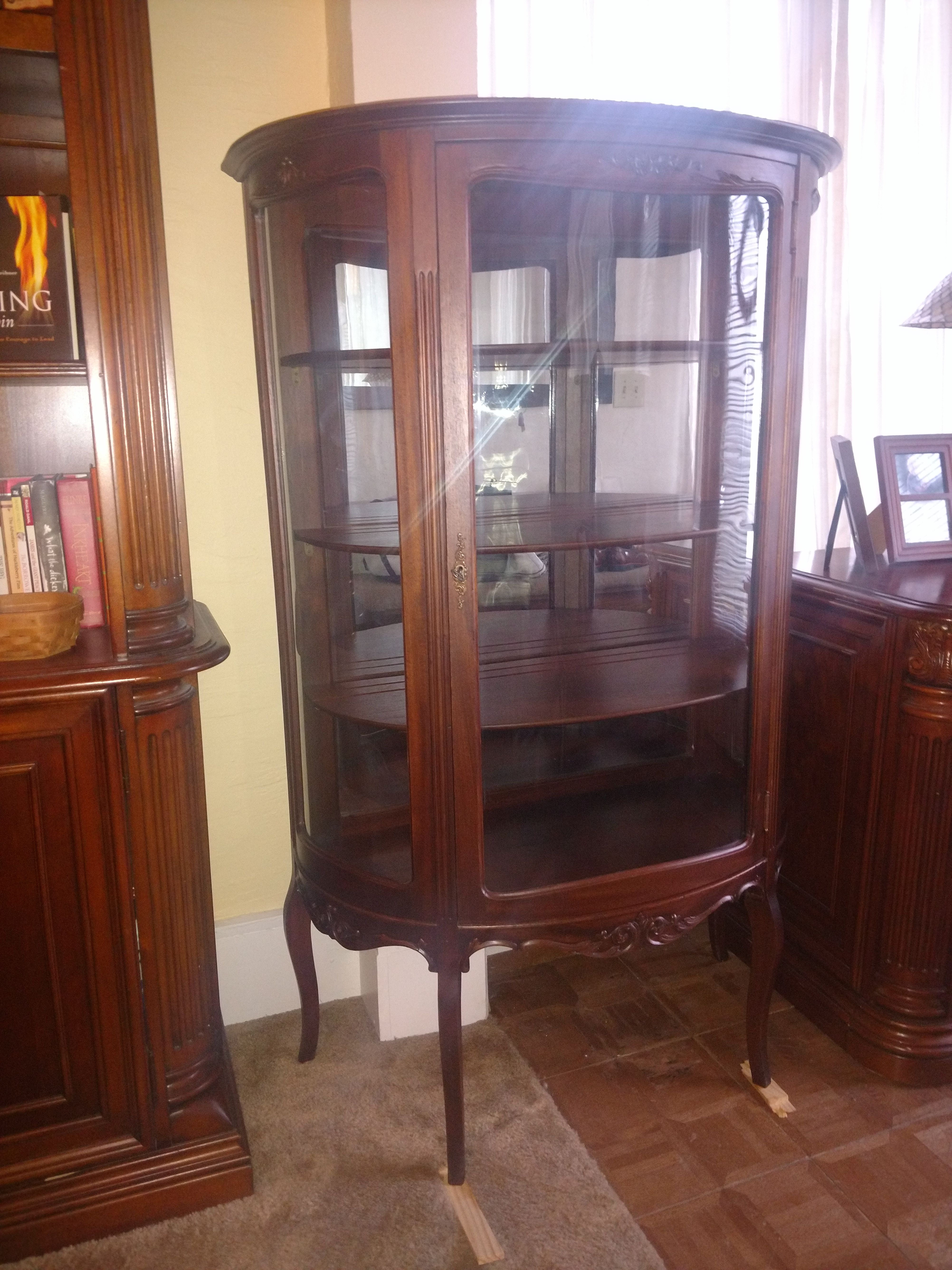 Excellent condition Antique Curio Cabinet with 3 shelves