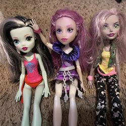 monster high dolls 