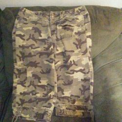 Camo Capris
