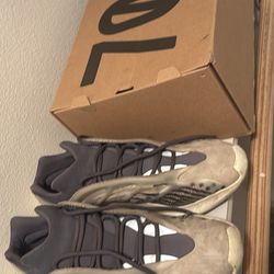 Yeezy 700 V3 (Size 12.5)