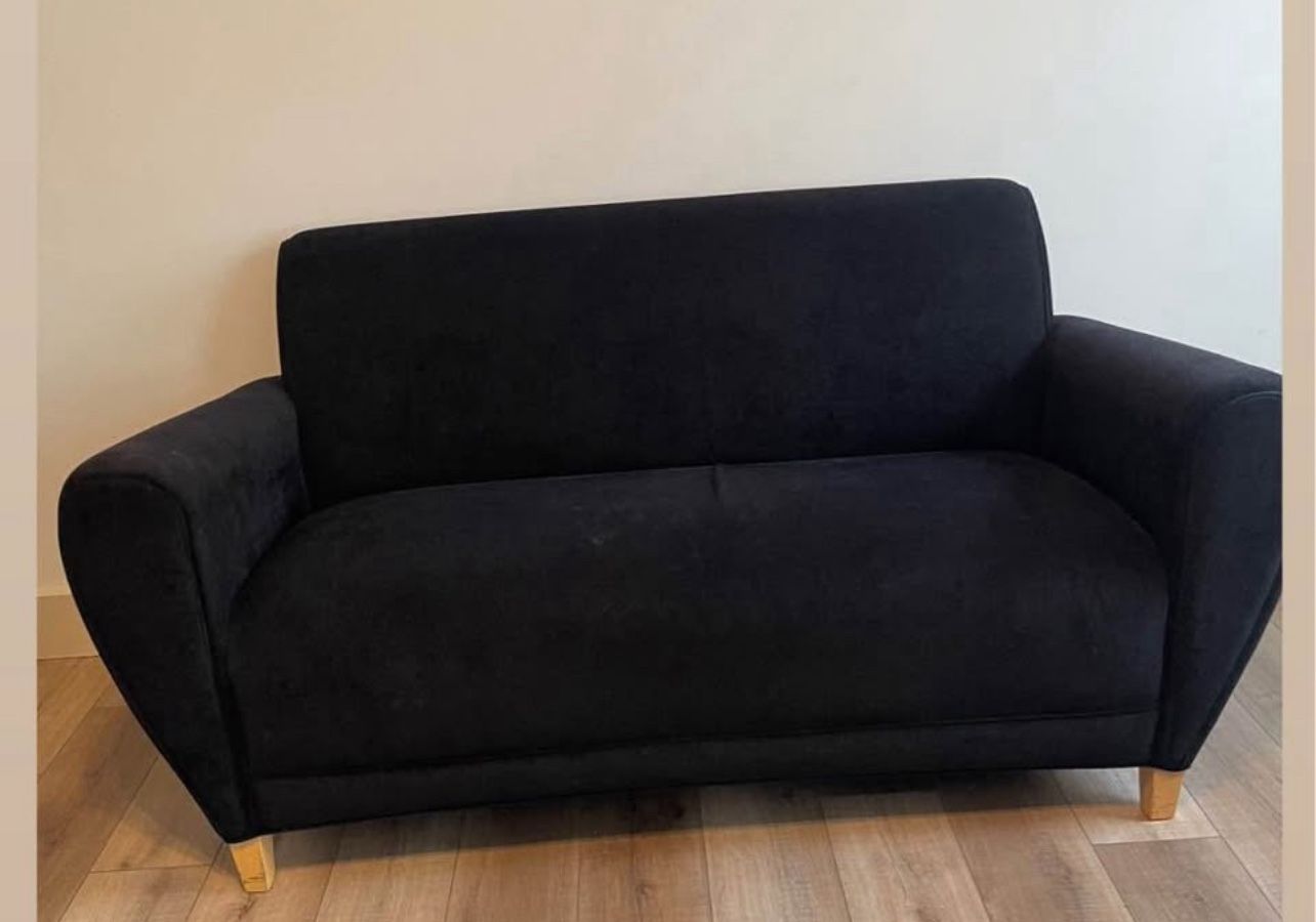 IMMACULATE BLACK IKEA SOFA 