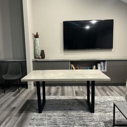 Extendable dining Table $450