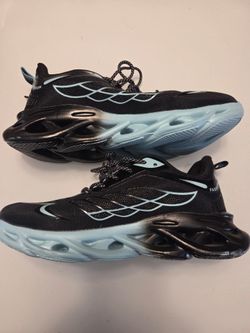 Womens tennis shoe